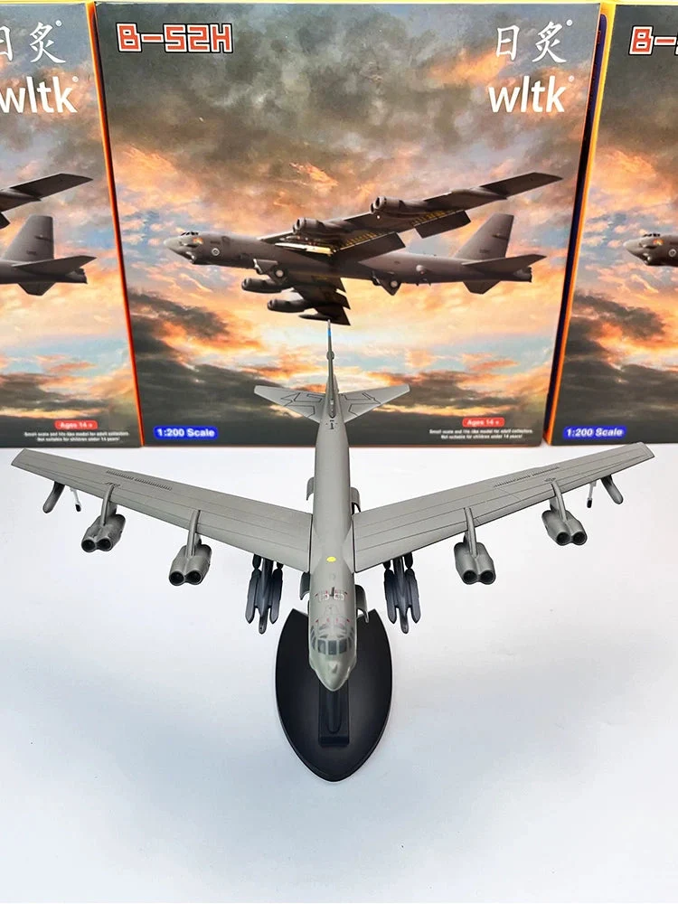 1/200 US Military B-52 Bomber Variants: B-52H, B-52, and Combination Sets