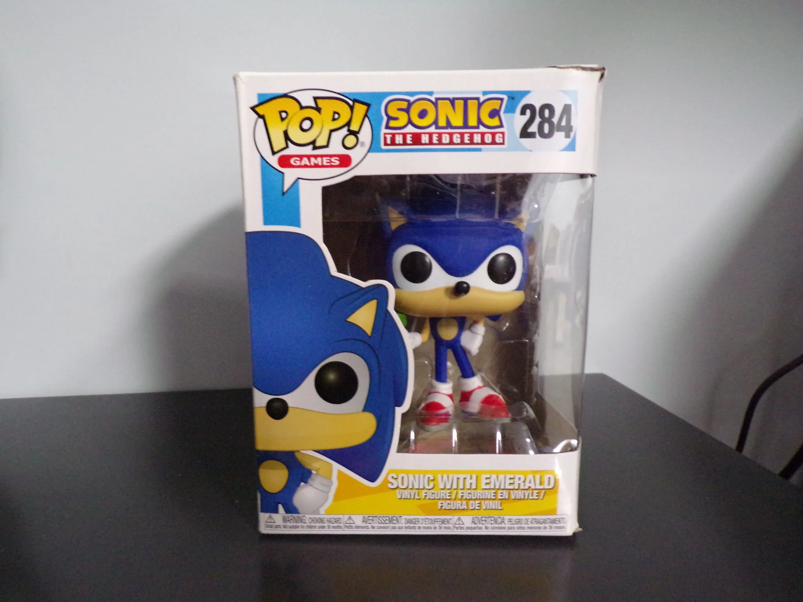 Funko Pop! Sonic the Hedgehog - Sonic with Emerald #284