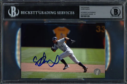 Ichiro Suzuki Autographed 4x6 Photo Seattle Mariners Auto Grade Gem Mint 10 Beckett BAS Stock #251038